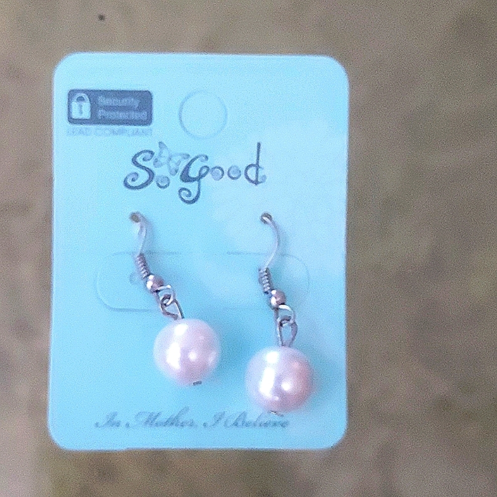 Fake pearl earrings